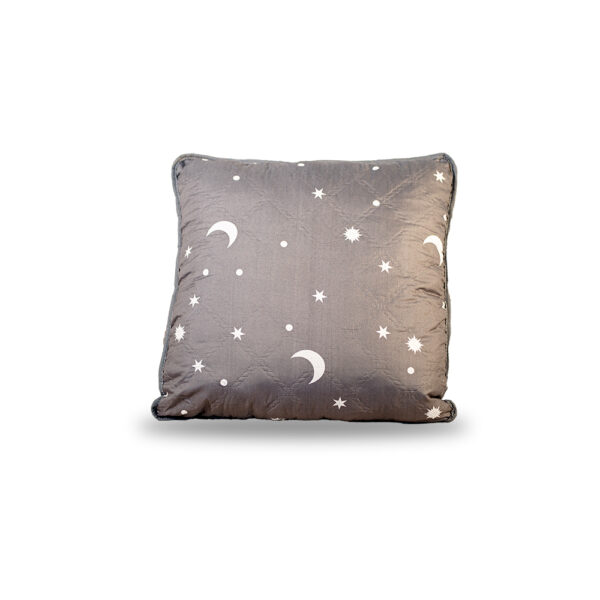 Perna matlasata "Luna si Stele" Coneltex, dimensiuni 70 x 70 cm, patrata, umplutura fibra siliconizata antialergica, culoare gri inchis